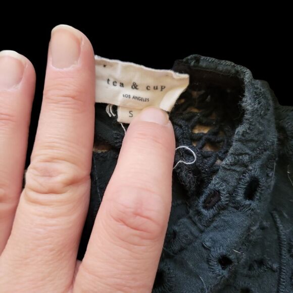 🤑 3 for $20 - TEA & CUP Black Sleeveless Eyelet Shorts Romper Size S - Picture 4 of 7